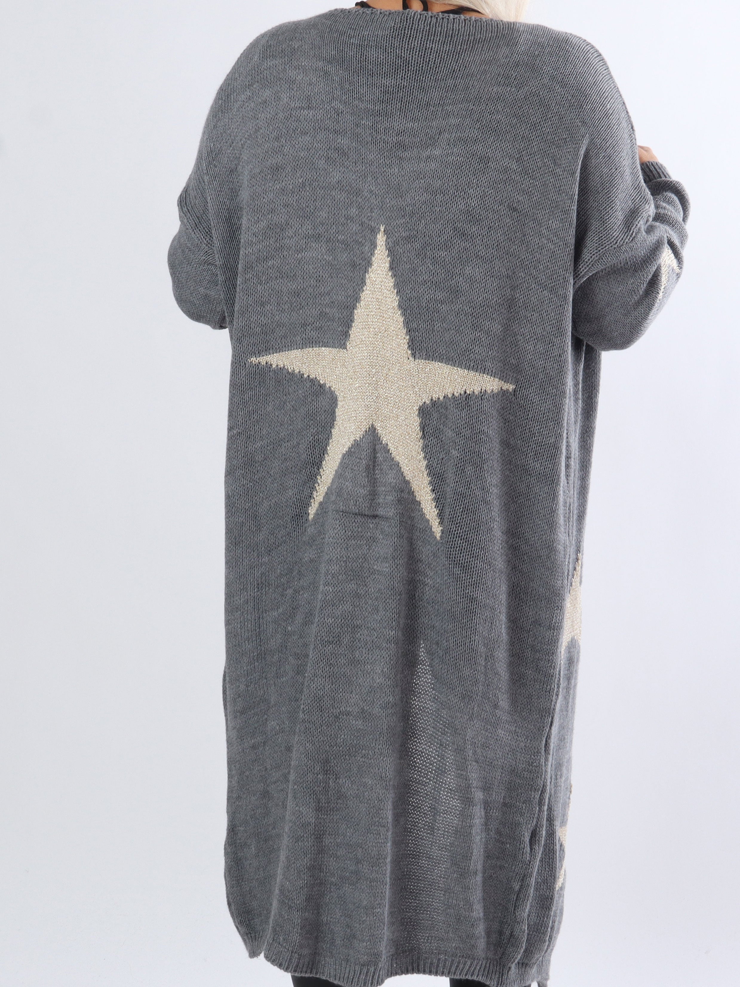 FORUDBESTILLING - Isadora - Lång stickad kofta i plus size med guldstjärnor